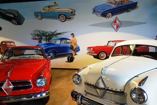 ”Schneeweißchen” und “Rosenrot" - Borgward Isabella Coupé und Borgward Hansa 1500, der erste deutsche Pkw mit Pontonkarosserie - Oldtimermuseum "Zylinderhaus"