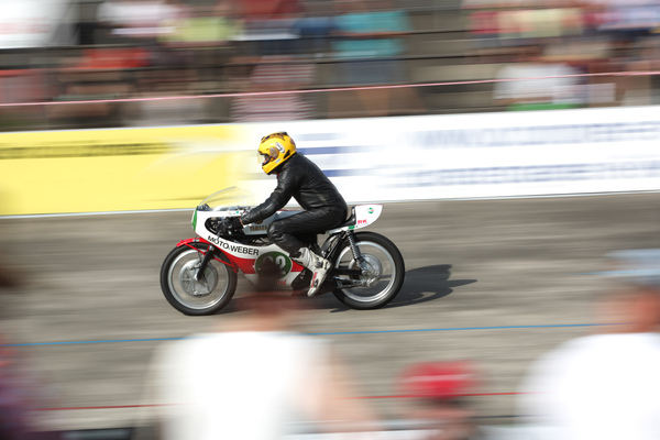 Image: Fast motorcycles with an infernal sound backdrop - Indianapolis Oerlikon on July 26, 2016