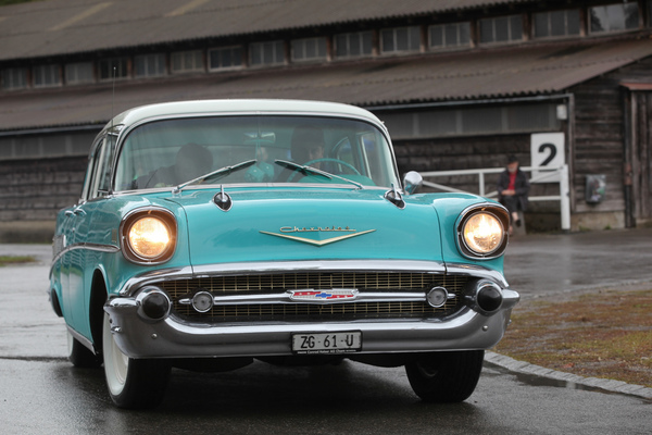 Schön trocken bliebt man im zweifarbigen Chevrolet - OSMT Zug im September 2017