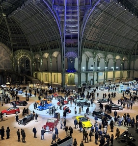 Schöne Aufstellung der Autos während der Vorbesichtigung im Grand Palais - Bonhams Paris 2025 Schöne Aufstellung der Autos während der Vorbesichtigung im Grand Palais - Bonhams Paris 2025