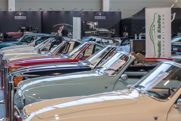 Schöne Aufstellung mit Karmann Ghia von Lelalic & Kiefer Automobil - Motorworld Classics Bodensee 2018