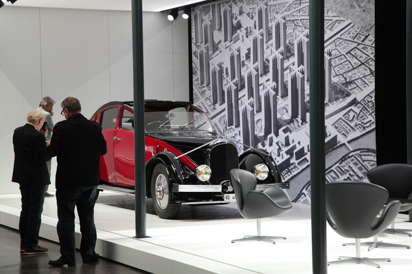 Schöne Automobile, professionell aufgestellt und beleuchtet - Grand Basel Preview 2017