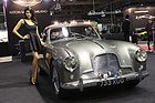Bild: Schöne Autos und schöne Frauen am Aston Martin Stand an der Milano AutoClassica 2015