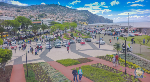 Schöne Hafenanlage - ideal für ein Oldtimertreffen - Madeira’s Classic Motor Exhibition Funchal 2016