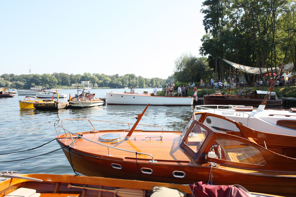 Schöne Holzschiffe - 24 Tours du Pont 2016