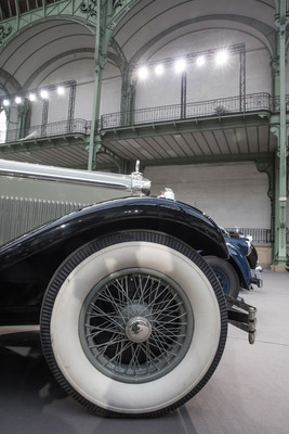 Schöne Lichteffekte im Grand Palais - Bonhams Grand Palais Versteigerung in Paris 2017