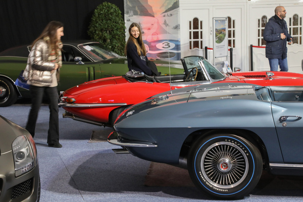 Schöne Rücken können immer entzücken - Oldtimer Galerie Gstaad Versteigerung am 29. Dezember 2024