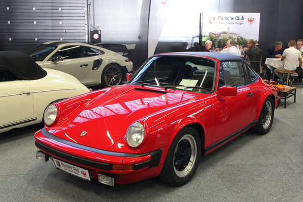 Schöner Porsche 911 Targa auf dem Clubstand - Classic Expo Salzburg 2019