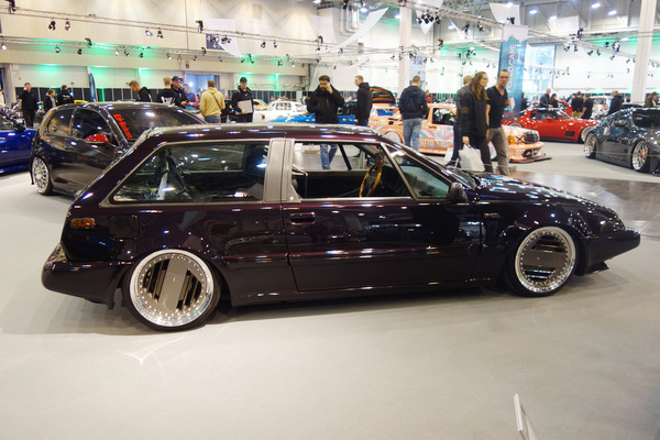 Schöner als das Original? Volvo 480 aus dem Jahr 1995 mit Luftfahrwerk und krassen Rädern - Essen Motor Show 2022