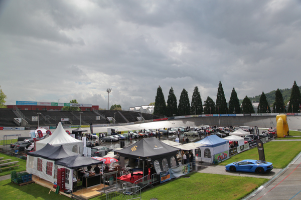 Bild Schönes Ambiente auf der offenen Rennbahn - Dolder Classics Mai 2017