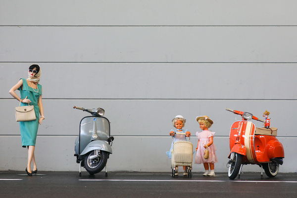 Schönes Bild - Drei Vespas, eine Dame und zwei Kinder - Klassikwelt Bodensee 2024