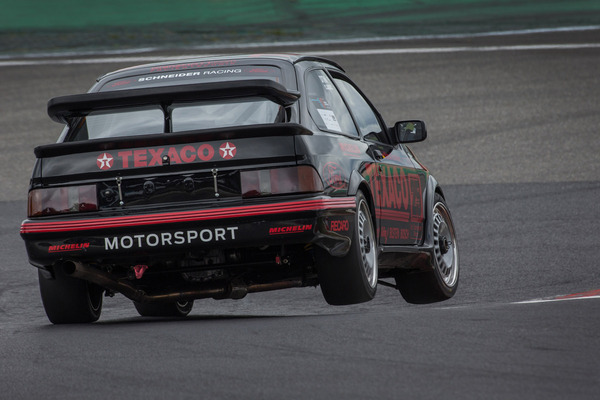 Schon bald wurde das "Tanzrad" geschwungen – ganz egal ob allein ...