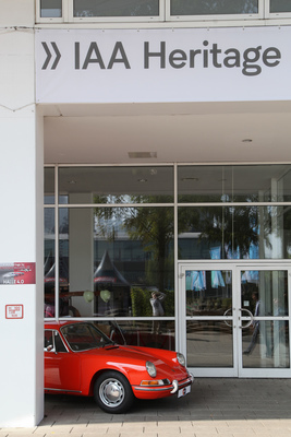 Schon beim Eingang sieht man, was einen erwartet - IAA Heritage by Motorworld 2019