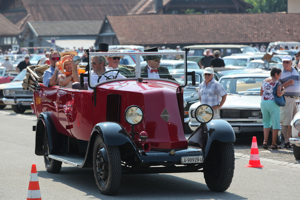 Image: Even back then with three rows of seats - Renault from the pre-war era - Oldtimer Sunday Morning Treffen in Zug on August 5, 2018