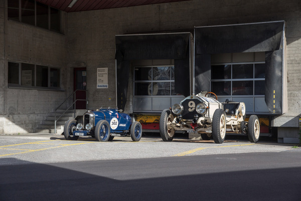 Schon früher gab's kleine und grosse Autos - links Amilcar, rechts American-La-France - Kerenzerbergrennen 2022