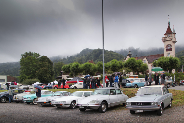 Schon früher gab's viele silberfarbene Autos ... - Albisgütli Classics - Cars & Bikes August 2021
