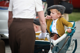 Schon von klein auf lernt man die Atmospäre des Goodwood Revivals kennen - Impressionen vom Goodwood Revival 2015