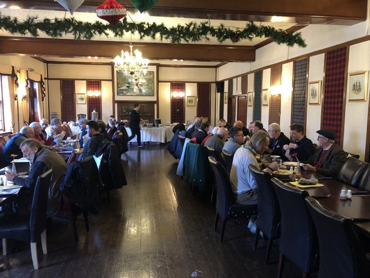 Schottische Atmosphäre - schneller Lunch in stilvollem Ambiente - Rallye Le Jog 2017