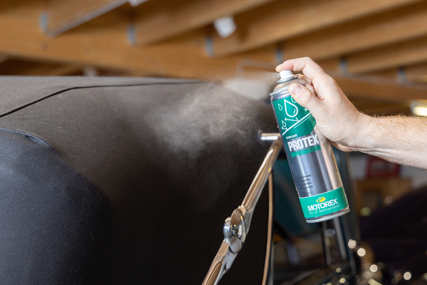 Image: Protects not only against moisture: Motorex Protex impregnates and forms an invisible oil and dirt-repellent surface