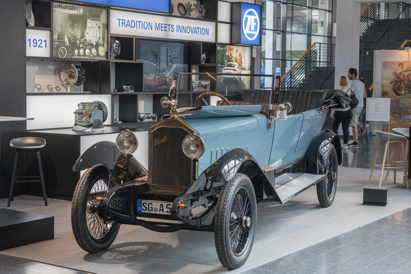 Schuricht 6/30 - das weltweit einzige fahrbare Auto dieses Typs, gesehen am Stand von ZF - Motorworld Classics Bodensee 2018
