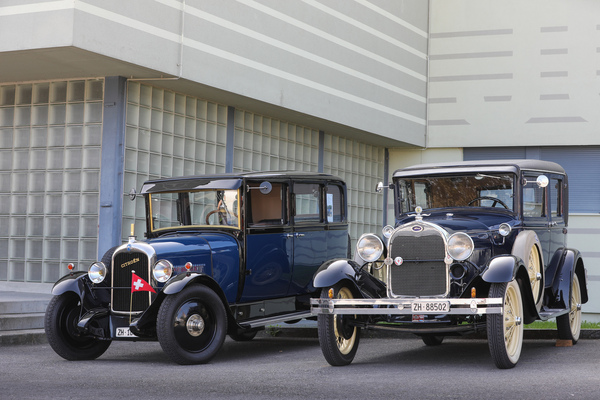 Bild: Schwarz und blau: Citroën B 14 und Ford Model A im Partner-Look – Albisgütli Classic Cars & Bikes Oktober 2023