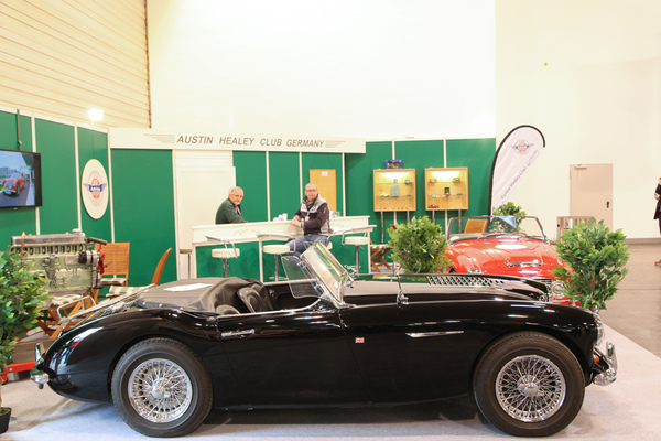 Schwarzer Austin-Healey 3000 auf dem Club-Stand - Techno Classica Essen 2018