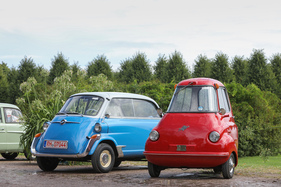 Scootacar (1958) - höher, aber schmaler als der BMW 600 daneben - 18. ASC-Classic-Gala Schwetzingen 2022