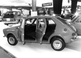Seat 127 (1975) - in einer viertürigen Variante - Genfer Automobilsalon 1975