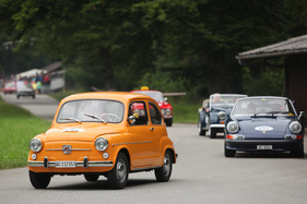Seat 600 E (1972) - der Corso der Freunde alten Blechs aller Marken Brugg (FABAM) am GP Brugger Schachen 2015 (1972)