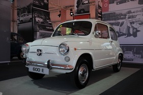 Seat 600 E im Ausstellraum vom 60 Jahre Seat 600 Jubiläum am Spirit of Montjuïc 2017 (Catalunya Classic Revival) (1957)