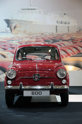 Seat 600 L Especial (1964) - eine Abwandlung des Fiat 600 (Techno Classica 2013)