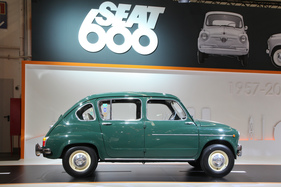 Seat 800 (1964) - mit gegenläufigen Türen - die sogenannten Selbstmörder-Türen wurden ab 1961 in Deutschland verboten (Techno Classica 2017)
