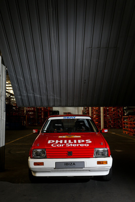 Von vorn könnte man ihn noch für einen gewöhnlichen, einmotorigen Ibiza halten