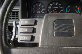 Seat Ibiza GL 1.5i (1989) - der Blinker wird über den Wippschalter eingeschaltet (1989)