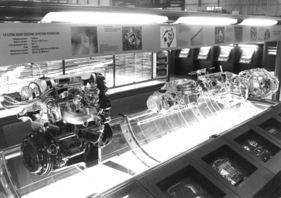 Seat  - ohne Autos in Genf, aber die mit Porsche entwickelten modernen Aggregate haben zweifellos Zukunft - am Genfer Automobilsalon 1984