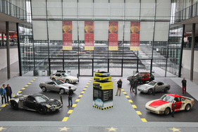 Sechs Porsche-Designstudien und Prototypen im Atrium - Retro Classics Stuttgart 2015