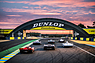 Sechs Porsche Le-Mans-Gesamtsieger (© Rémi Dargegen - Courtesy Porsche AG, 2020) Sechs Porsche Le-Mans-Gesamtsieger (© Rémi Dargegen - Courtesy Porsche AG, 2020)