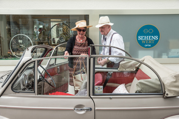 Image: Not only is the optician's range worth seeing, but apparently also the interior of the Morris Minor - Oldtimer in Obwalden 2024