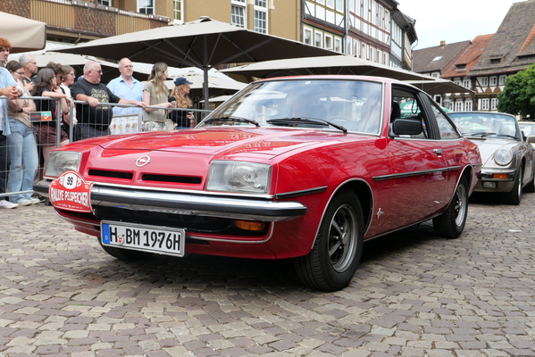 Sehr schön erhaltener Opel Manta B von 1976. Die fast 50 Jahre sieht man ihm definitiv nicht an – Einbecker Oldtimertage 2025
