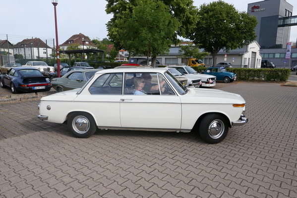 Sehr schöner und originaler, ausnahmsweise nicht mit Leichtmetallfelgen bestückter BMW 2002 von 1970 – Einbecker Oldtimertage 2025