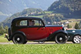 Sehr schwungvoll wirkt dieser Aufbau bei einem Vorkriegsbriten - British Car Meeting in Mollis am 28. August 2016