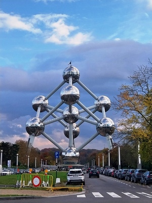 Seit 1958 das Wahrzeichen der Stadt: das Atomium – Interclassics Classic Car Show Brüssel 2023