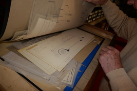 Seitenansicht einer viertürigen Limousine mit James-Young-Karosserie