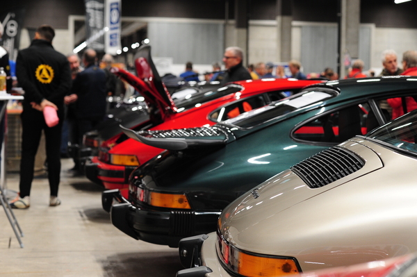 Bild: Selbst bei einer so kleinen Messe ist der Porsche 911 omnipräsent – Oldtimermesse St. Gallen 2023