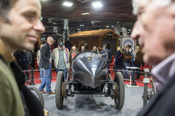 Selbst während des Fotografierens wurde auch schon einmal direkt vor der Kamera mit einer längeren Diskussion begonnen.