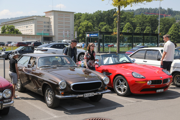 Rarely seen, a BMW Z8 in red, next to a Volvo 1800 ES in brown - Swiss Classic World Lucerne 2023