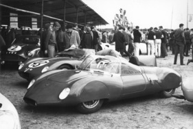 Seltenheiten in Le Mans 1961: O.S.C.A Sport 1000 hinter einem unbekannten Prototypen