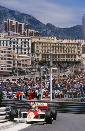 Senna 1988 im dritten und langsamsten Teil der Doppelschikane (Pos 24)