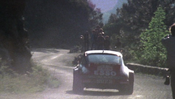 Bild Sensationelle Aufnahmen – Standbild aus dem Film "Die Evolution des Driftwinkels Vol. 2" von Helmut Deimel