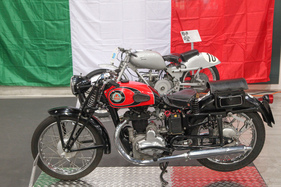 Sertum VT4 (1944) - mit 1-Zylinder-Viertaktmotor und 250 cm3 - in der Ausstellung der "Freunde alter Motorräder" - Swiss Classic World Luzern 2021